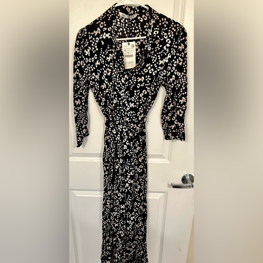 NEW WITH TAGS - ZARA DRESS